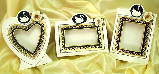 Swan pattern assorted design hand painting ceramic picture frame set 