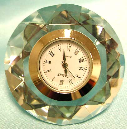 Crystal made of diamond style design fashion clock