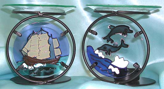 Sailing boat / dolphin in sea design fashion oil warmer with flat glass plate on top, Bali direct import product fashion trend. An unique piece for sealife lovers!